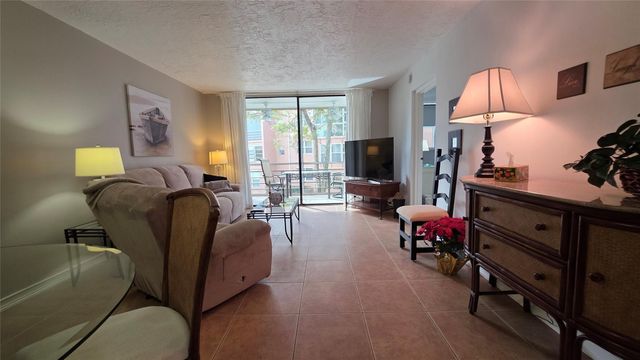 2801 Somerset Dr 211, Lauderdale Lakes, FL 33311