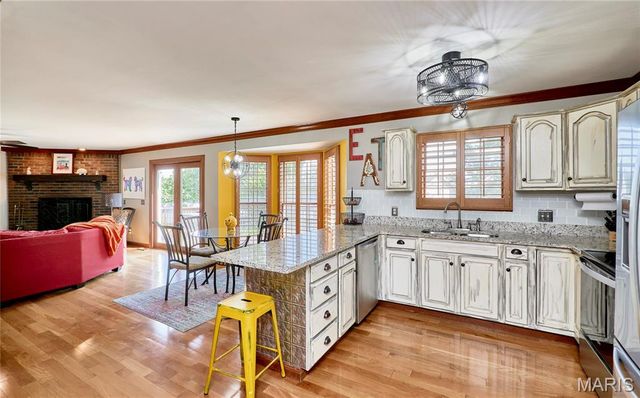 404 Chantilly Court, Warrenton, MO 63383