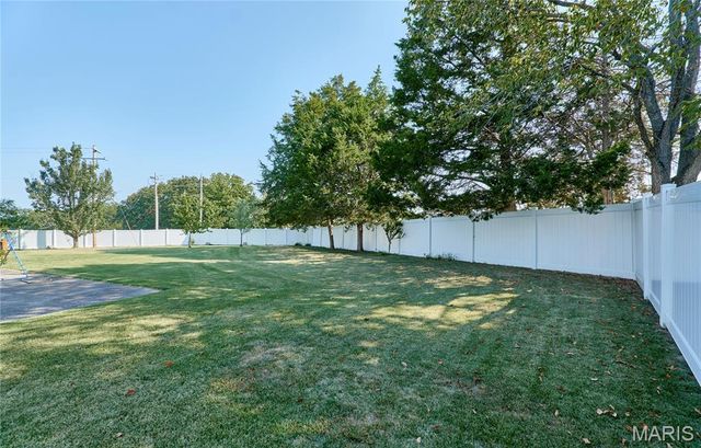 404 Chantilly Court, Warrenton, MO 63383