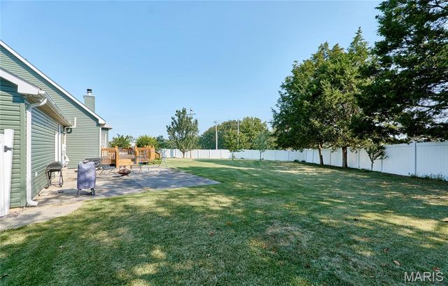 404 Chantilly Court, Warrenton, MO 63383