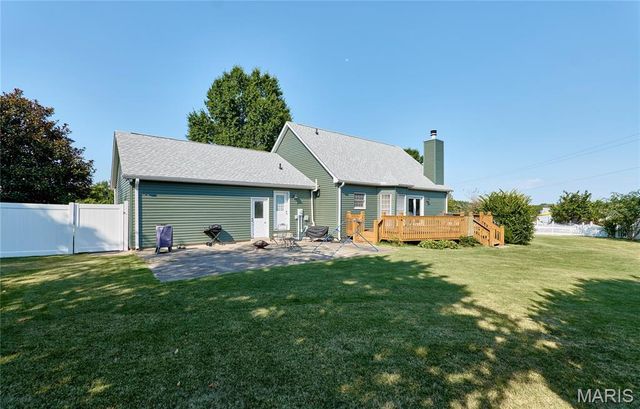 404 Chantilly Court, Warrenton, MO 63383
