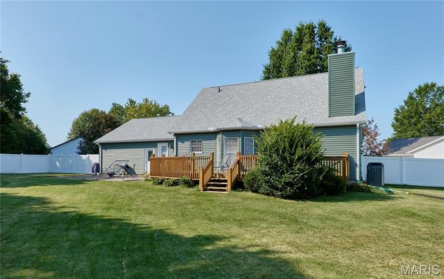 404 Chantilly Court, Warrenton, MO 63383