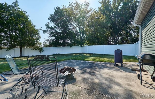 404 Chantilly Court, Warrenton, MO 63383