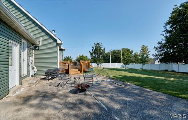 404 Chantilly Court, Warrenton, MO 63383
