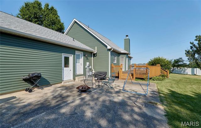 404 Chantilly Court, Warrenton, MO 63383