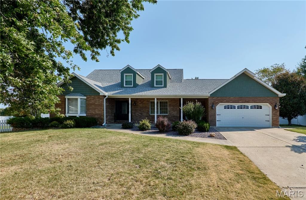 404 Chantilly Court, Warrenton, MO 63383