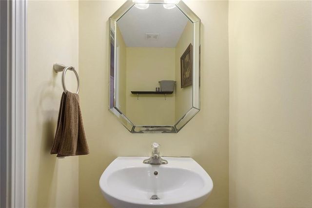 5436 N Fairmount Avenue, Kansas City, MO 64118