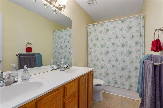 5436 N Fairmount Avenue, Kansas City, MO 64118