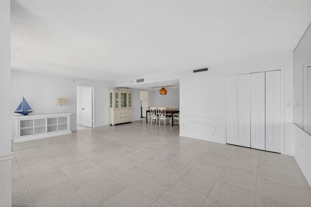 4200 N Ocean Drive 2-804, Singer Island, FL 33404