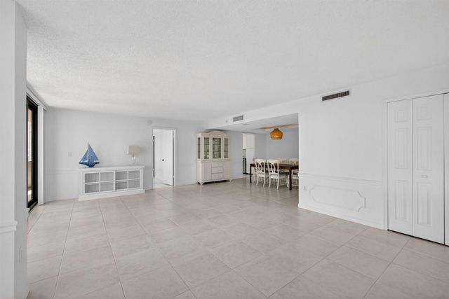4200 N Ocean Drive 2-804, Singer Island, FL 33404