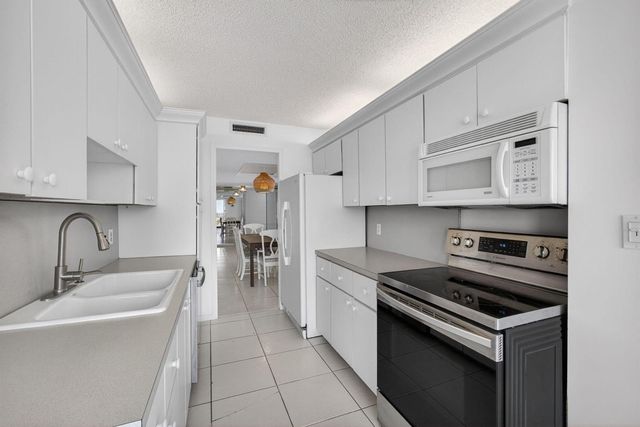 4200 N Ocean Drive 2-804, Singer Island, FL 33404