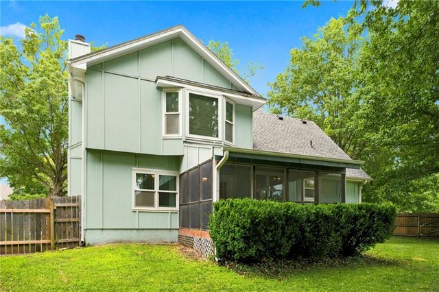 13107 S Arapaho Drive, Olathe, KS 66062