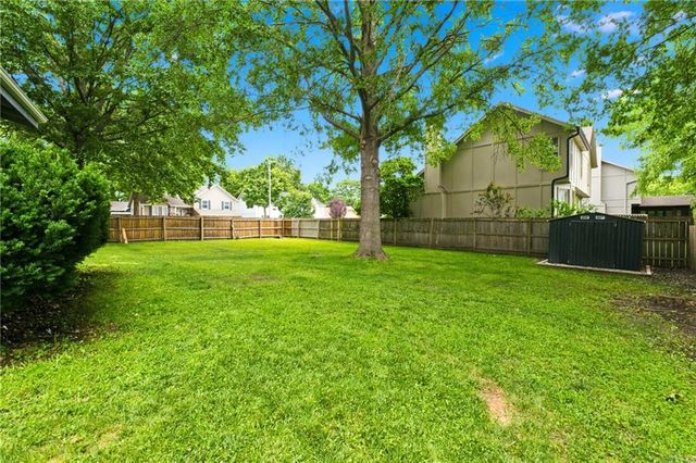 13107 S Arapaho Drive, Olathe, KS 66062