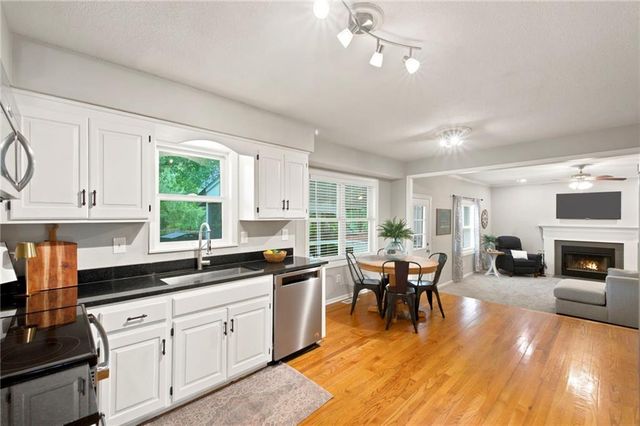 13107 S Arapaho Drive, Olathe, KS 66062