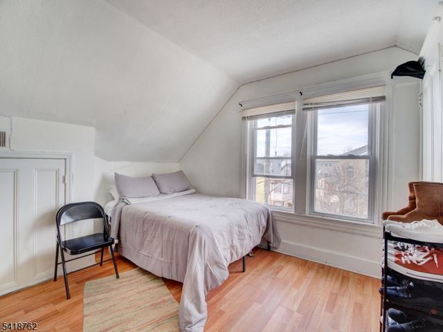 20 Geneva St, Elizabeth City, NJ 07206