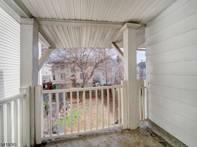 20 Geneva St, Elizabeth City, NJ 07206