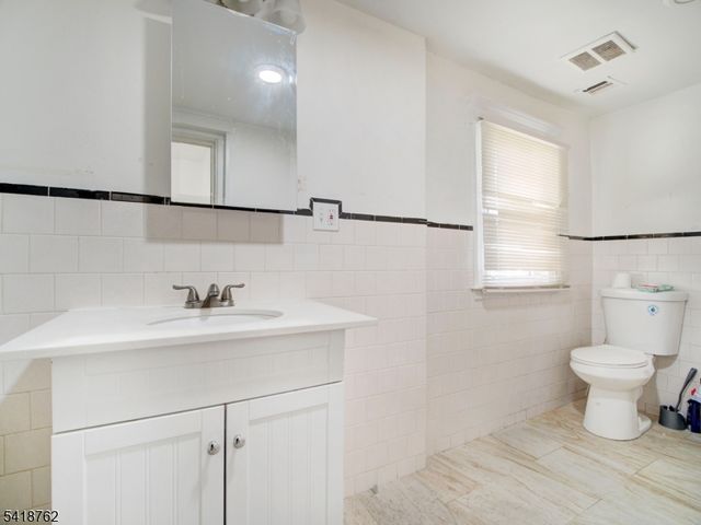 20 Geneva St, Elizabeth City, NJ 07206