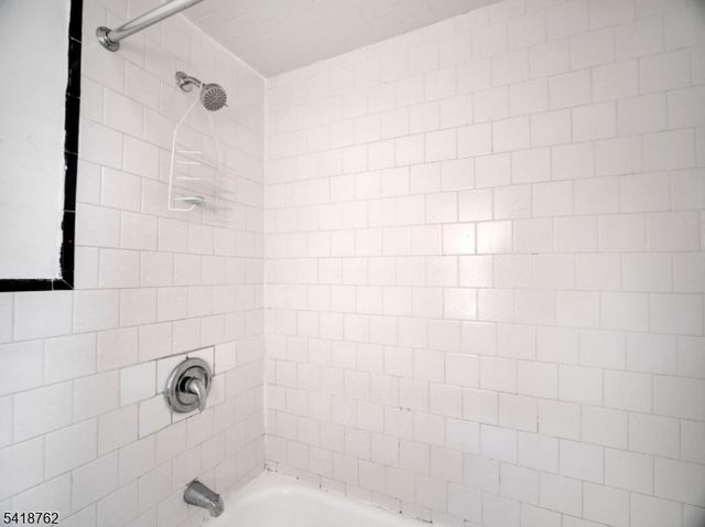 20 Geneva St, Elizabeth City, NJ 07206