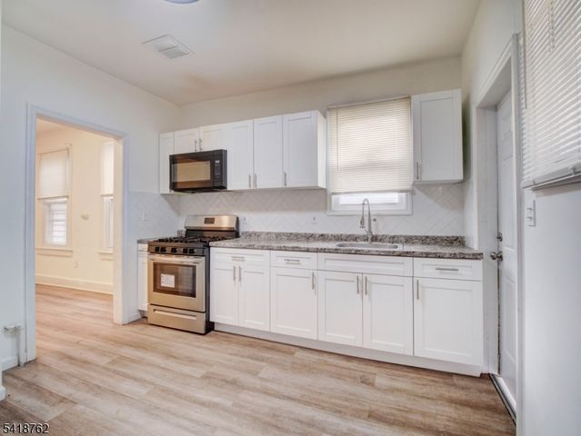 20 Geneva St, Elizabeth City, NJ 07206