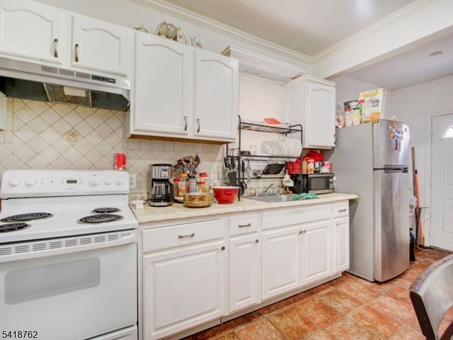 20 Geneva St, Elizabeth City, NJ 07206