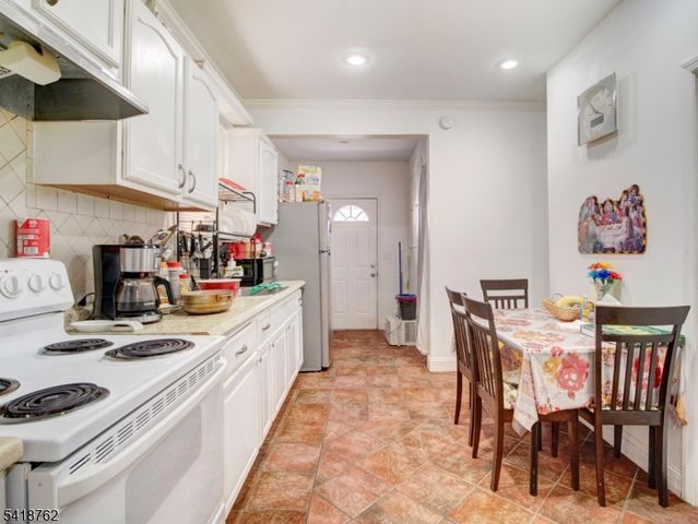 20 Geneva St, Elizabeth City, NJ 07206