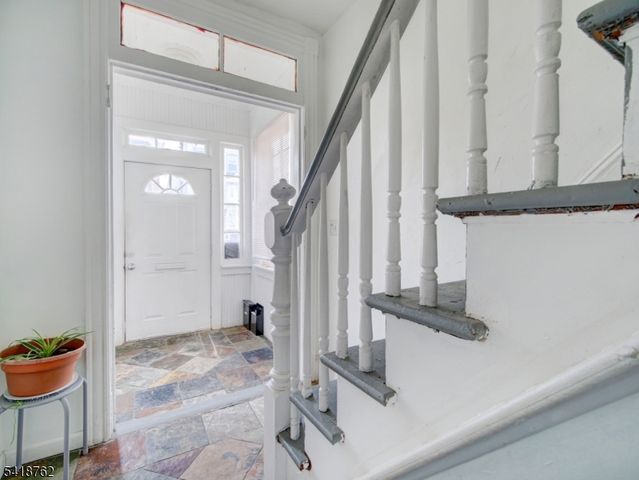 20 Geneva St, Elizabeth City, NJ 07206