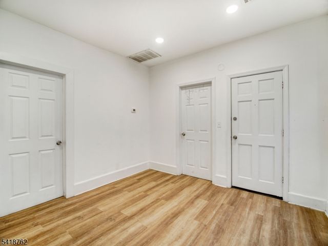20 Geneva St, Elizabeth City, NJ 07206