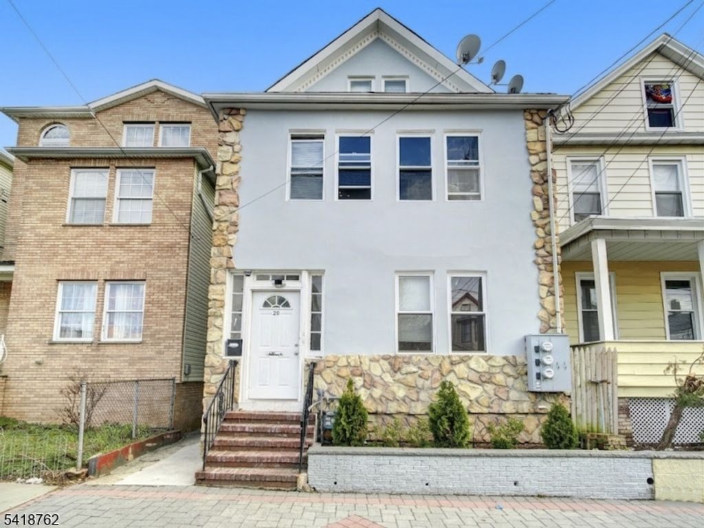20 Geneva St, Elizabeth City, NJ 07206