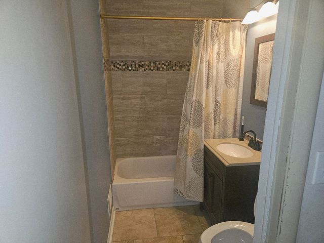 1241 W 56th Avenue, Merrillville, IN 46410