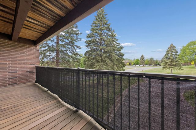 3440 Golfview Drive 121, Eagan, MN 55123