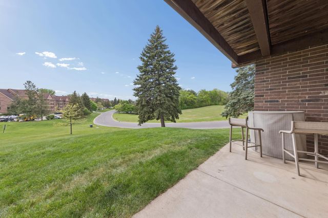 3440 Golfview Drive 121, Eagan, MN 55123