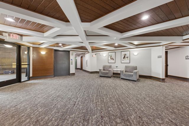 3440 Golfview Drive 121, Eagan, MN 55123