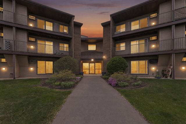 3440 Golfview Drive 121, Eagan, MN 55123