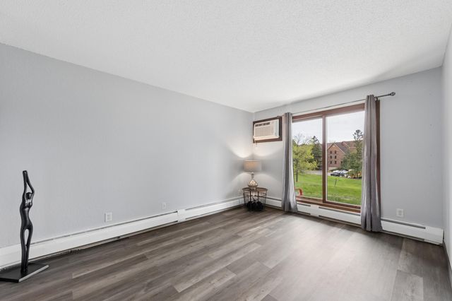 3440 Golfview Drive 121, Eagan, MN 55123