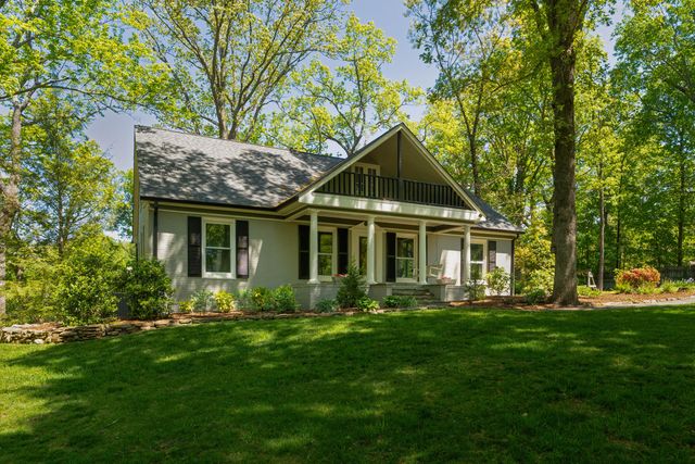 111 Riverpoint Road, Signal Mountain, TN 37377