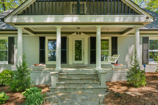 111 Riverpoint Road, Signal Mountain, TN 37377