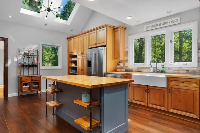 111 Riverpoint Road, Signal Mountain, TN 37377
