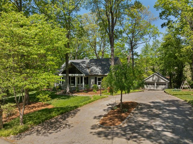 111 Riverpoint Road, Signal Mountain, TN 37377