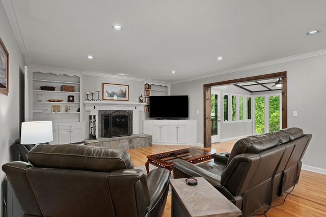 111 Riverpoint Road, Signal Mountain, TN 37377