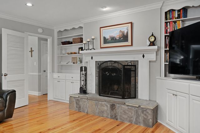 111 Riverpoint Road, Signal Mountain, TN 37377