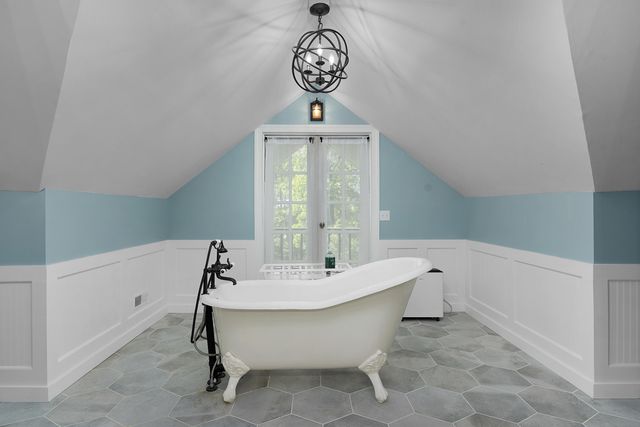 111 Riverpoint Road, Signal Mountain, TN 37377