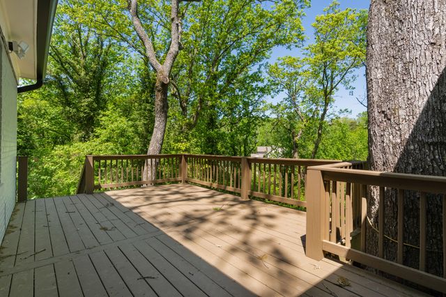 111 Riverpoint Road, Signal Mountain, TN 37377