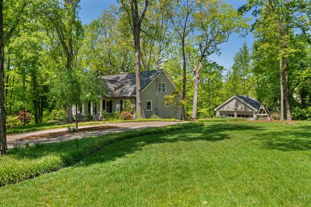 111 Riverpoint Road, Signal Mountain, TN 37377