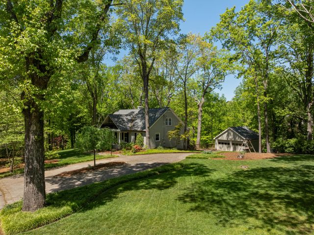 111 Riverpoint Road, Signal Mountain, TN 37377