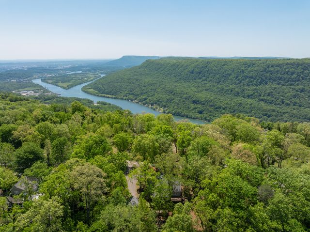 111 Riverpoint Road, Signal Mountain, TN 37377