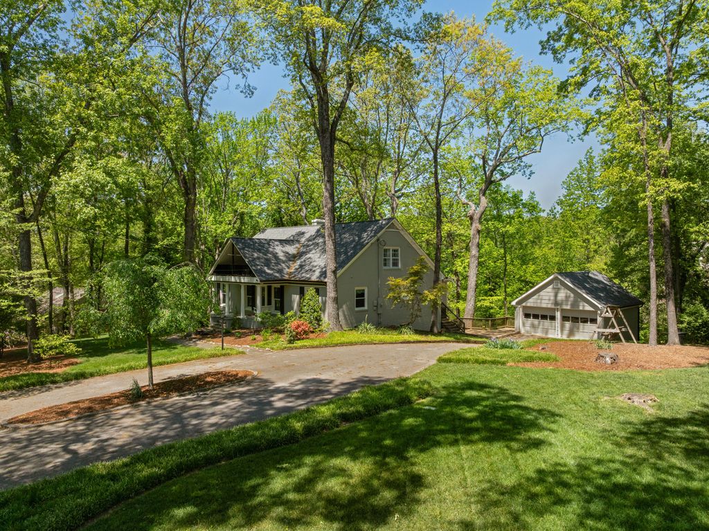 111 Riverpoint Road, Signal Mountain, TN 37377