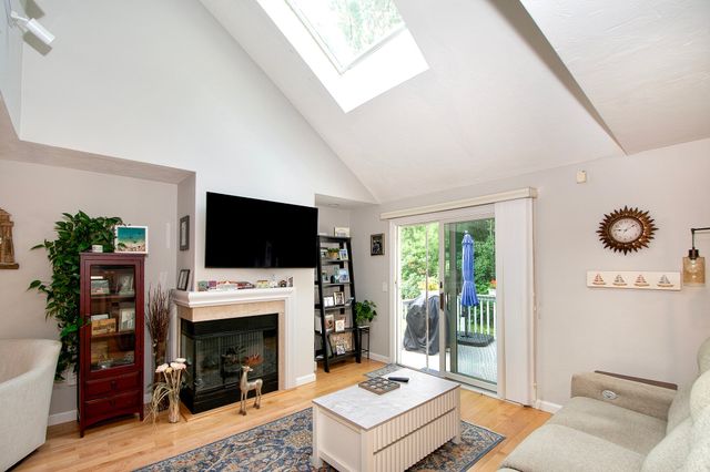 51 Portside Dr 51, Mashpee, MA 02649