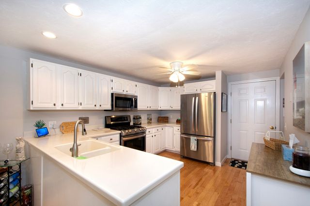 51 Portside Dr 51, Mashpee, MA 02649