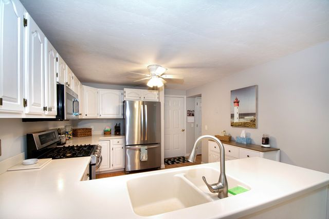 51 Portside Dr 51, Mashpee, MA 02649