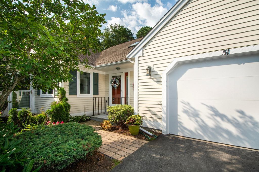 51 Portside Dr 51, Mashpee, MA 02649
